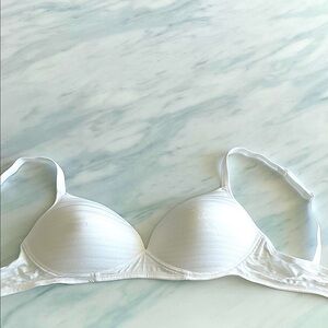 NWOT Warner's Classic White Bra